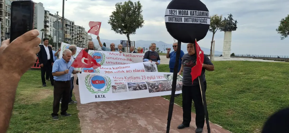 İzmir'de Mora Katliamı'nın 205. yılı anıldı