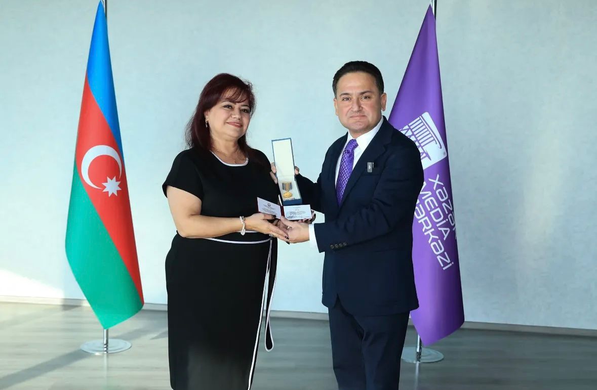 Azerbaycan Cumhurbaşkanı İlham Aliyev’in Kararıyla “Basının 150. Yıldönümü” Madalyası Hazar Televizyonu Çalışanlarına Verildi
