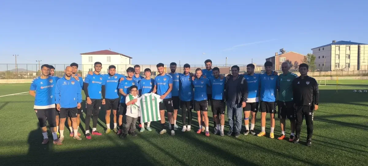 Kars 36 Spor taraftarından örnek davranış