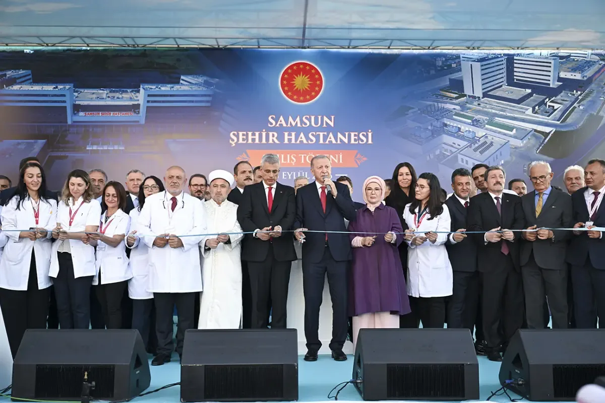 Cumhurbaşkanı Erdoğan: Sevgimizi lafta bırakmıyor dev projelerle ortaya koyuyoruz