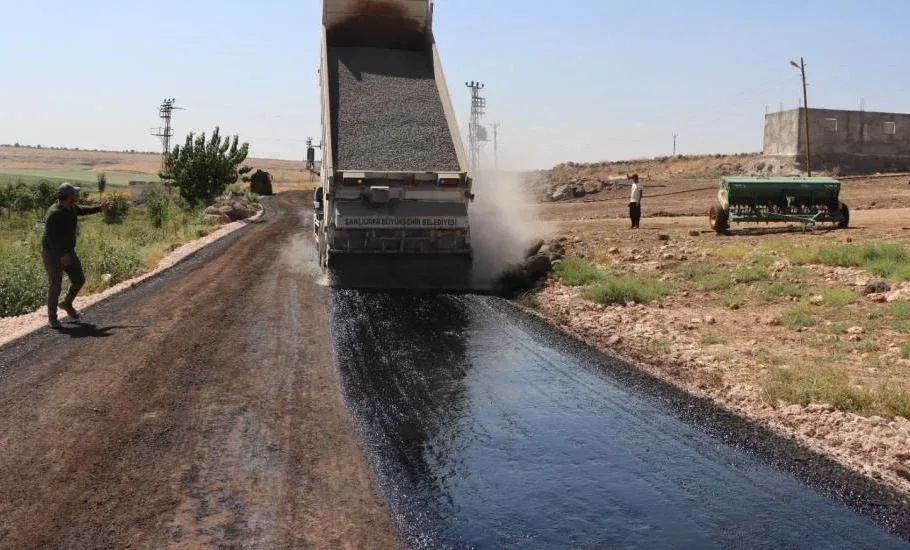 Şanlıurfa Siverek’te kırsal yollarda sathi kaplama seferberliği