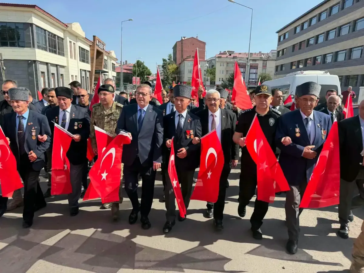 Kars’ta “Kahramanlarla Kardeşlik Yolunda” yürüyüşü düzenlendi