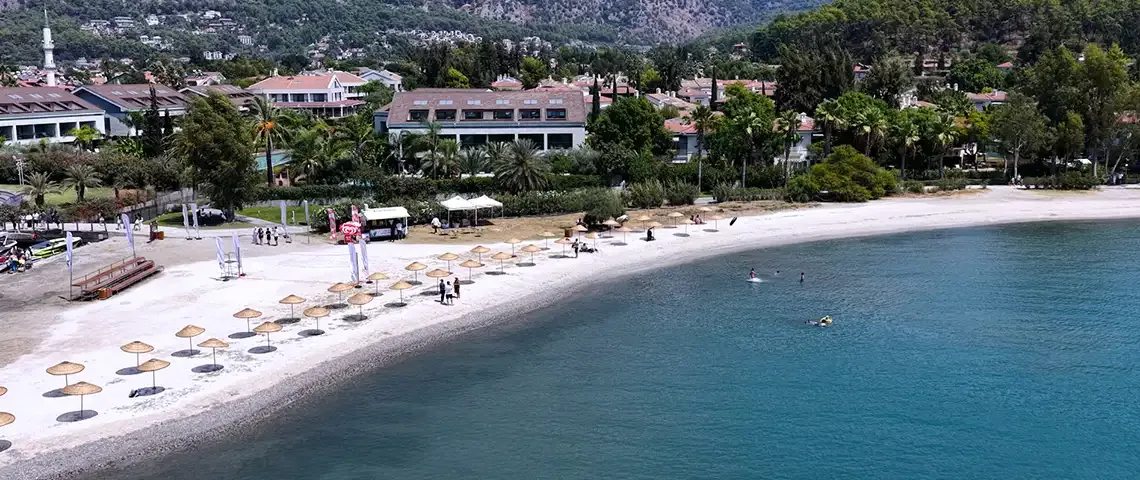 Göcek’te sahil temizlendi, ücretsiz halk plajına dönüştürüldü