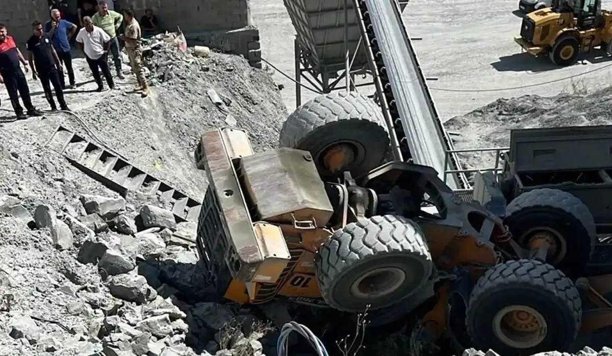 İş makinası devrildi operatör hayatını kaybetti