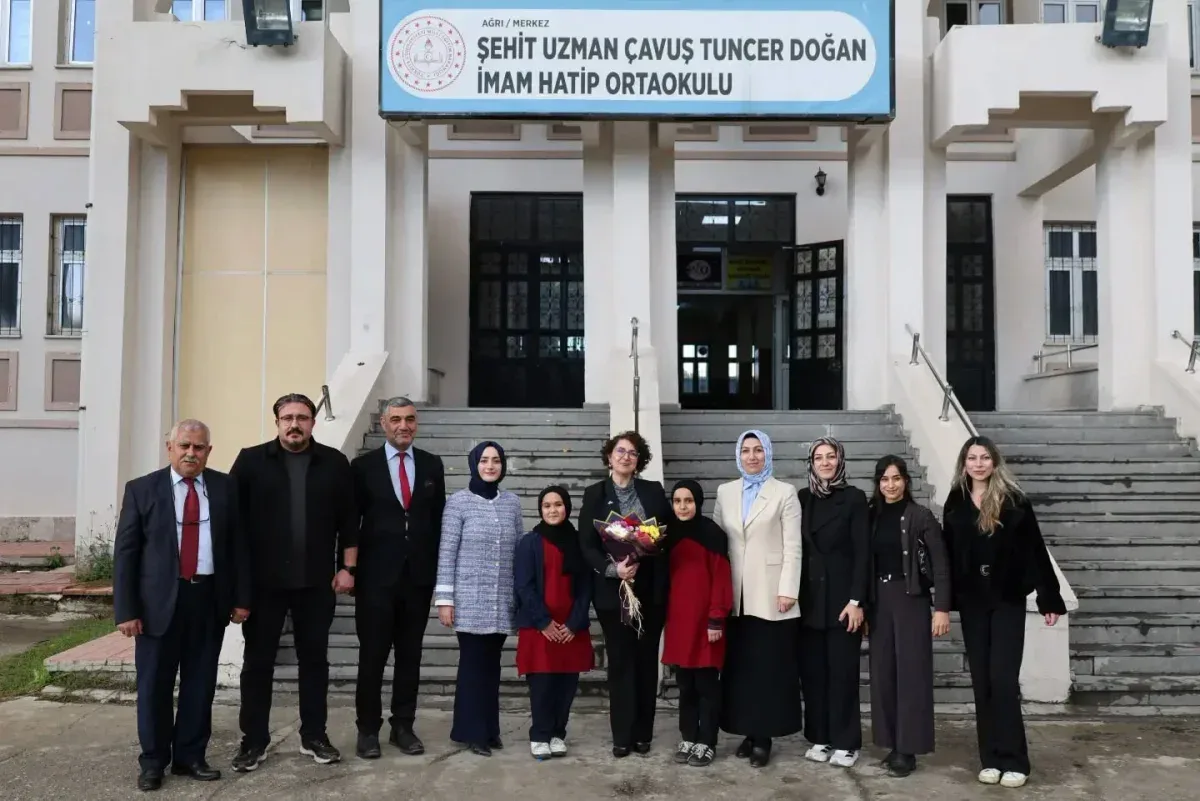 Ağrı'da Betül Bozkurt, hafızlık öğrencileriyle buluştu