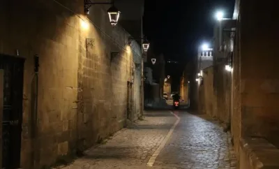 Şanlıurfa’nın tarihi sokakları geceleri ışıl ışıl